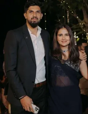 Ishant and statue