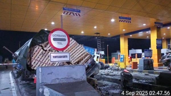 Kecelakaan terjadi di Gerbang Tol (GT) Ciawi 2, KM 41+400 Ruas Tol Jagorawi arah Jakarta pada 04 September 2025 pukul 02.35 WIB.  