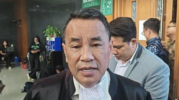 SIDANG IMPOR GULA - Pengacara kondang Hotman Paris di PN Tipikor Jakarta Pusat, pada Kamis (19/6/2025). Ia menjadi kuasa hukum terdakwa Direktur PT Angels Products, Tony Wijaya pada perkara dugaan korupsi impor gula melibatkan Kementerian Perdagangan periode 2015-2016
