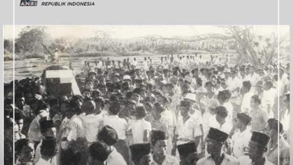 Pemakaman Robert Wolter Mongisidi di Makassar, 6 September 1949.