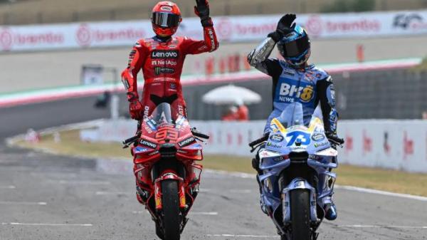 ALEX DAN MARQUEZ - Selebrasi Alex Marquez #73 dan Marc Marquez #93 setelah merampungkan sprint race MotoGP Italia 2025 di Sirkuit Mugello, pada 21 Juni 2025. (Foto: MotoGP)