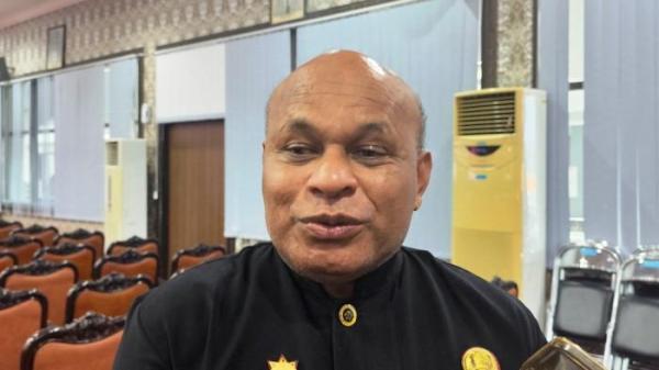 GURU SELINGKUH - Kepala Disdikbud Kabupaten Kendal, Ferinando Rad Bonay. Pihaknya saat ini masih menunggu hasil BAP pihak sekolah atas terbongkarnya kasus dugaan perselingkuhan dua oknum guru SMP.