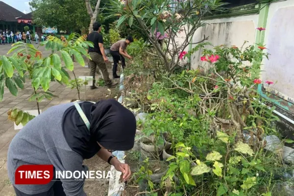 pembersihan-taman.jpg