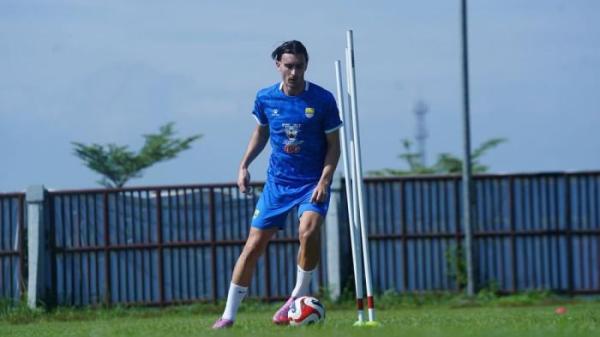 Persib Bandung Andrew Jung 9/9