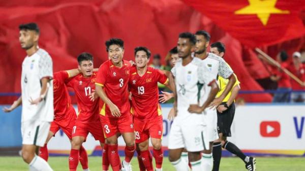 SELEBRASI GOLDEN STARS - Vietnam U23 melakukan selebrasi usai mencetak gol ke gawang Bangladesh pada partai pembuka grup C Kualifikasi Piala Asia U23 2026 di Stadion Viet Tri pada Rabu (3/9/2025). (Facebook VFF - 9/9/2025)