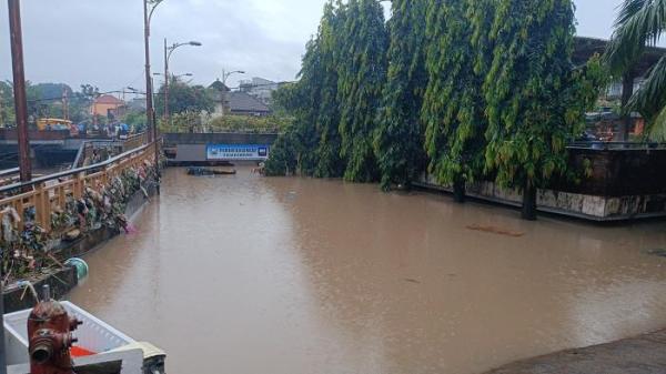 BANJIR - Kondisi basement Pasar Badung yang tenggelam oleh air Tukad Badung yang meluap dan mengakibatkan korban jiwa.