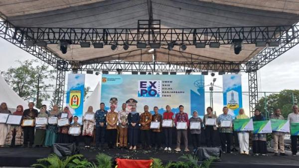 Pembukaan Expo KUMKM 2025 di Lapangan Murdjani Banjarbaru, Kamis 22