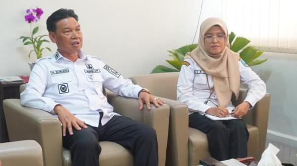 Wakil Bupati HSS Suriani saat menyambut Direktur RSUD Daha Sejahtera