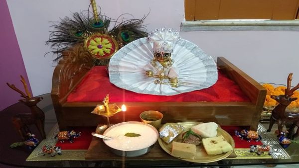 While offering Laddu Gopal… Are you not even forgetting this?