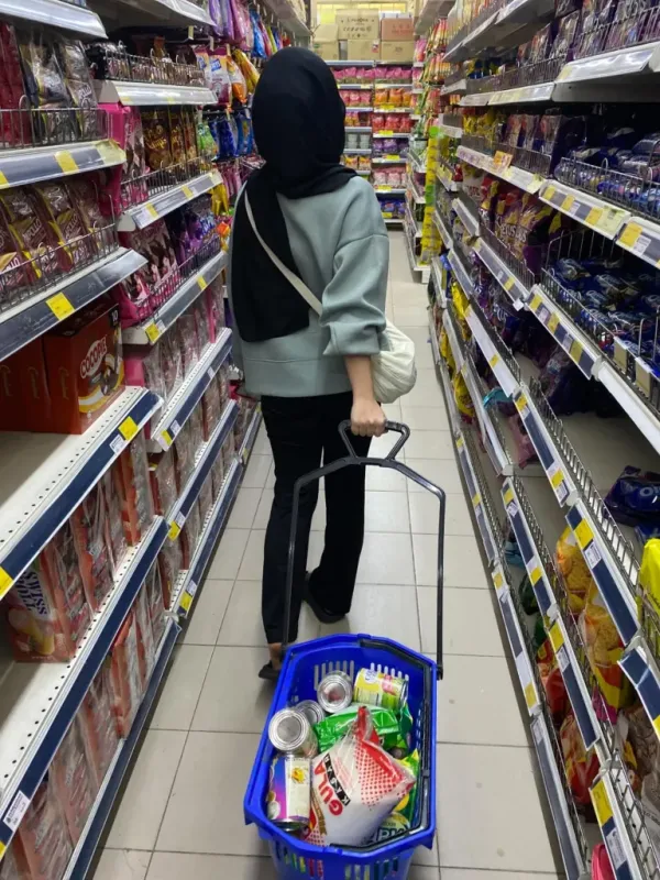 Keren! Dapat Modal Bantuan Rp 300 Ribu, Mahasiswi Ini Jualan Kue Batik