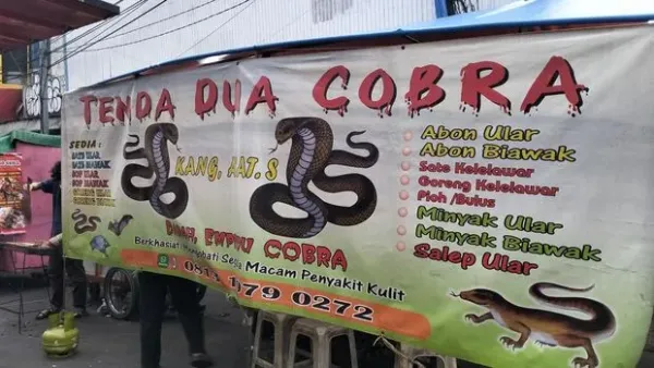 Sate ular dan biawak Tenda Dua Cobra Pasar Lama Tangerang