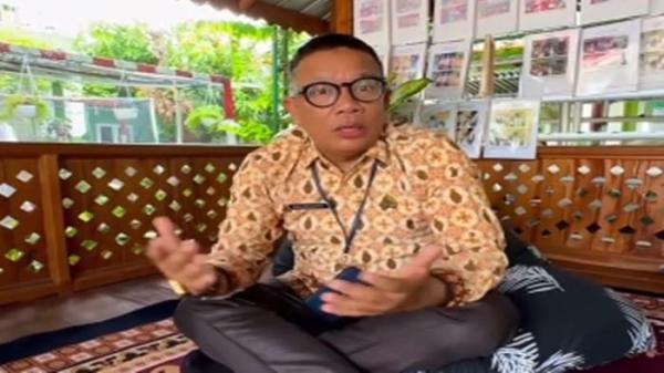 KEPSEK PRABUMULI DIPECAT- Kepala SMP N 1 Kota Prabumulih Roni Ardiansyah, S.Pd, M.Si saat menghimbau Jauhi Narkoba pada Oktober 2024. Kini Sederet fakta terkait kasus pemecatan Kepala Sekolah SMP Negeri 1 Prabumulih, Roni Ardiansyah terus jadi sorotan publik, sampai Hotman Paris bereaksi