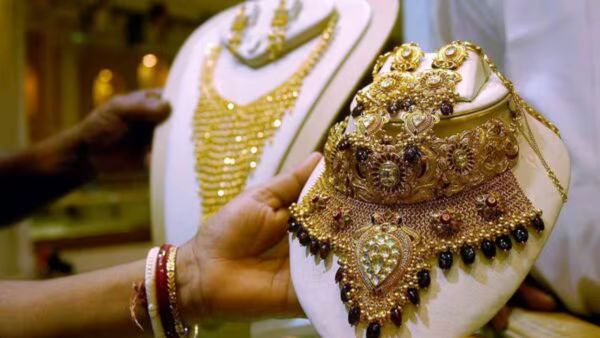 वेड्सडे वर सोने स्वस्त झाले