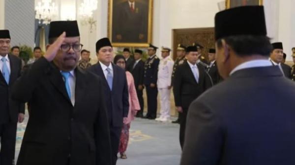ROCKY DAN QODARI - Foto M Qodari memberi hormat kepada Presiden RI Prabowo Subianto saat reshuffle Kabinet di Istana Negara 17 September 2025, ditempel dengan foto Rocky Gerung.