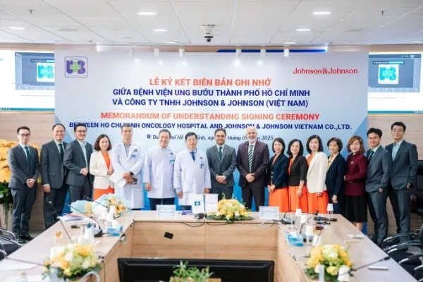 The MoU aims to strengthen cooperation in the prevention, diagnosis, and treatment of these two urgent health challenges in Vietnam. Photo courtesy of Johnson & Johnson