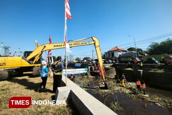 relawan-Sungai-Legundi-Probolinggo-2.jpg