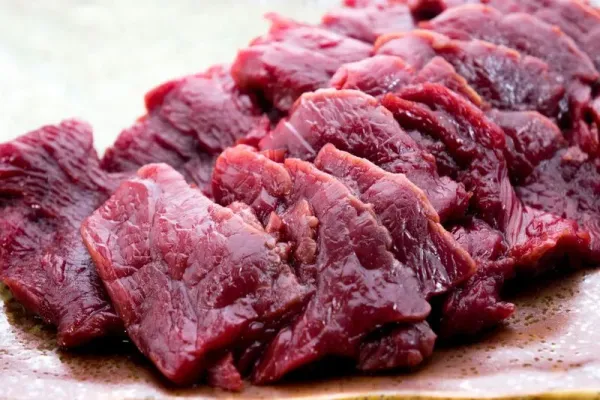 Daging kuda untuk sate kuda.