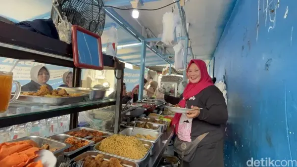 Mbak May dengan bokong gedenya di balik Warung Kongde