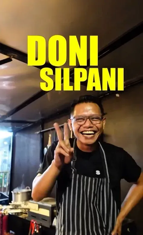 Mantan chef jualan ramen kaki lima