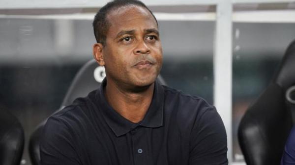 PATRICK KLUIVERT - Pelatih Timnas Indonesia, Patrick Kluivert menyaksikan pertandingan timnya melawan China Taipei dalam pertandingan FIFA Matchday di Stadion Gelora Bung Tomo, Surabaya, Jumat (5/9/2025) malam. TRIBUNNEWS/Muhammad Nursina