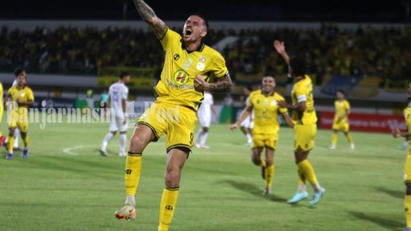RAYAKAN GOL- Barito Putera tampil menggila saat menjamu Persipal Palu pada pekan ketiga Liga 2 Pegadaian 2025/2026 di Stadion Demang Lehman. Jaime Morene merayakan golnya.