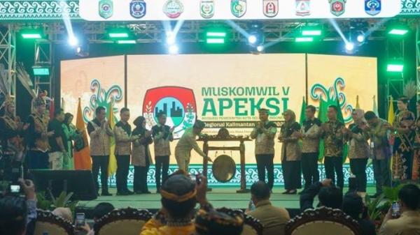 MUSKOWIL v APEKSI