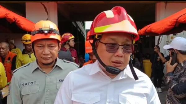 MUSIBAH PONPES AMBRUK - Sekda Jatim Adhy Karyono menyampaikan kondisi terkini santri Ponpes Al Khoziny yang berhasil dievakuasi serta upaya penyelamatan korban lain yang masih terjebak.