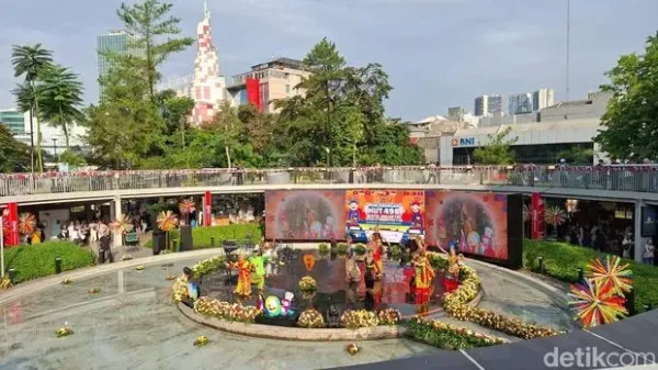 Pencanangan HUT ke-498 DKI Jakarta yang digelar sore ini di Taman Literasi, Blok M, Jakarta Selatan ramai dikunjungi masyarakat.