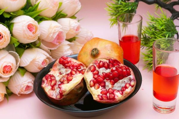 A bowl of pomegranates. Photo by Pexels