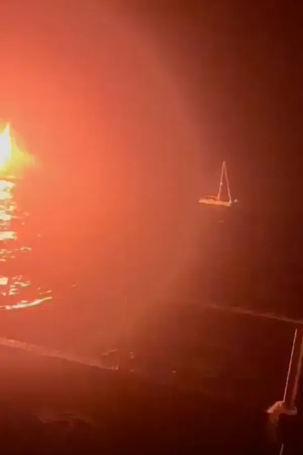 Rekaman video belum diverifikasi yang diberikan kepada BBC oleh seorang peserta GSF tampaknya menunjukkan ledakan di salah satu kapal armada di laut