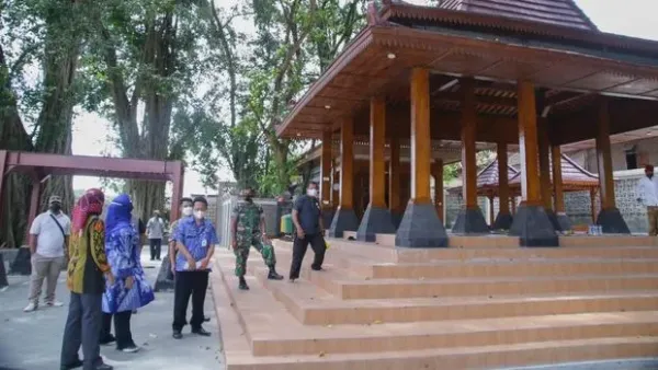 Pemkab Sragen Jawa Tengah tengah berupaya mengikis stigma ritual seks yang selama ini melingkupi obyek wisata Gunung Kemukus. Dana Rp 48 miliar digelontorkan pemerintah pusat demi menata obyek wisata ini menjadi The New Kemukus berkonsep wisata ziarah dan keluarga.