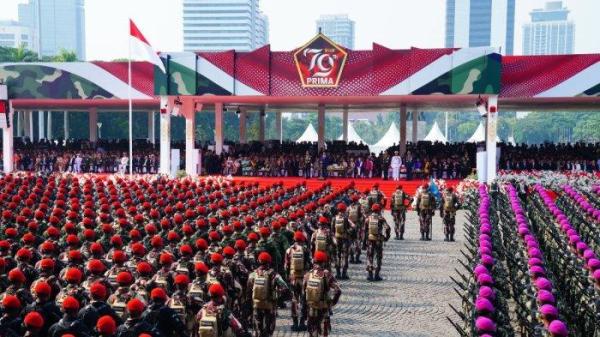 Suasana penyelenggaraan upacara HUT TNI ke-79 yang berlangsung khidmat di Monumen Nasional, Jakarta, 5 Oktober 2024.