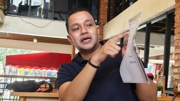 VIRAL - Dokter Jerry Adli Klarifikasi Video Viral dilabrak istri saat bersama wanita di pusat perbelanjaan di Pekanbaru