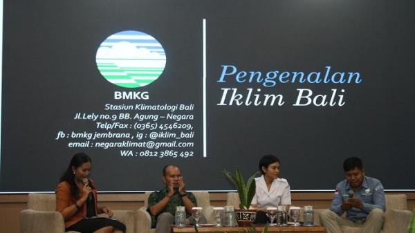 Kepala Dinas Kehutanan dan Lingkungan Hidup Provinsi Bali, I Made Rentin, saat menjelaskan ihwal sampah dan penanggulangan bencana di Bali.
