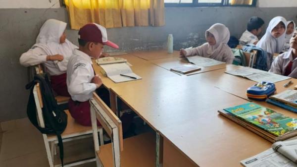 Bangku Kosong di sekolah milik korban menjadi kenangan bagi temannya