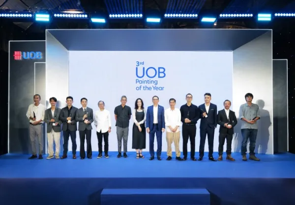 The jury, UOBs representatives and winners at the 2025 UOB POY. Photo courtesy of UOB