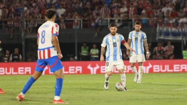 Aksi penyerang Argentina, Lionel Messi saat melawan Paraguay pada lanjutan Kualifikasi Piala Dunia 2026 zona CONMEBOL, Jumat (15/11/2024) pagi WIB.