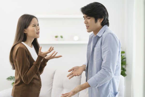 Ilustrasi Hubungan Toxic: Saat Cinta Justru Menyakitkan. Foto: Shutterstock