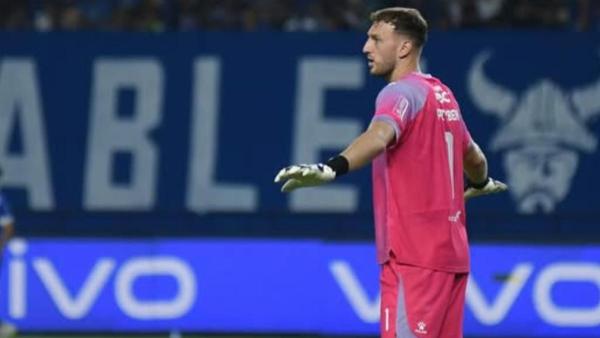 POTRET ADAM PRYZBEK - Kiper Persib Bandung asal Inggris, Adam Przybek.