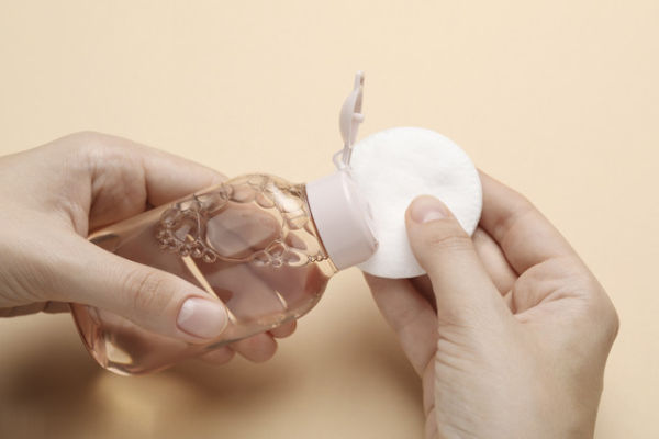 Micellar water. Foto: New Africa/Shutterstock