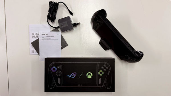 Unboxing Handheld Gaming PC, ROG XBOX Ally X.  Foto: Thomas Bosco/kumparan