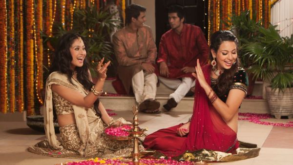 Diwali Party Tips: From Antakshari to theme dress code...7 unique ideas to enjoy Diwali party