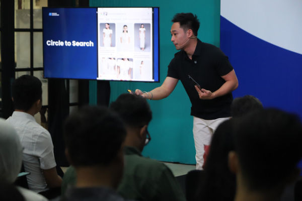 Freddie Kashawan, AI driven business practitioner, dalam acara kumparan Hangout bersama Samsung di kantor kumparan di Pasar Minggu, Jakarta Selatan, Jumat (17/10). Foto: Iqbal Firdaus/kumparan