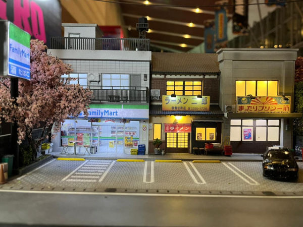Diorama minimarket dari Syaffa Miniature. Foto: Syahrul Ghiffari/kumparan