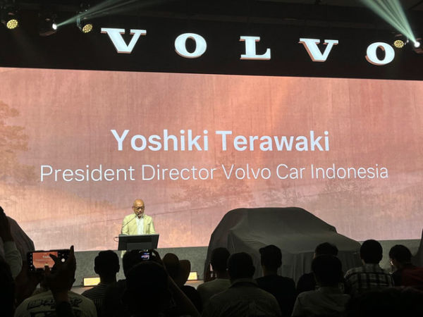 President Director Volvo Car Indonesia, Yoshiki Terawaki saat peluncuran 3 mobil baru Volvo di Hotel Fairmont, Kamis (16/10/2025). Foto: Fitra Andrianto/kumparan