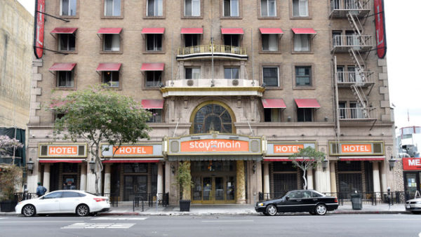 Cecil Hotel Bersejarah di LA sekarang dikenal sebagai Stay on Main. Foto: MSPhotographic/Shutterstock