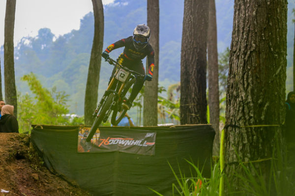 Putaran final kejuaraan 76 Indonesian Downhill (IDH) 2025 di Klemuk Bike Park, Batu, Jawa Timur. Foto: 76 Indonesian Downhill