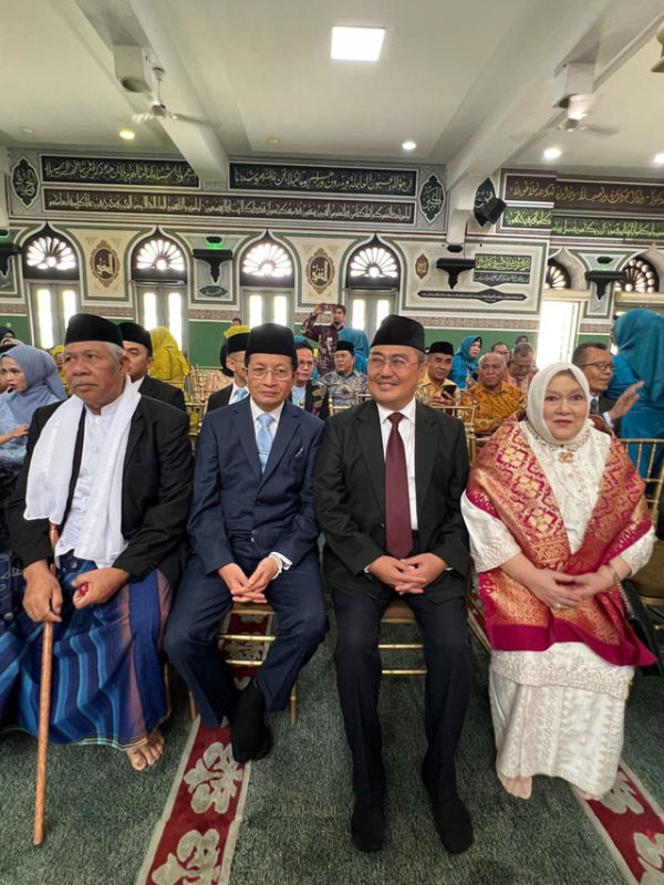 Pernikahan Wamenag Romo Syafi'i yang dihadiri oleh Ketua Dewan Pembina Yayasan Pesantren Islam Al Azhar, Jimly Asshiddiqie; Menteri Agama, Nasaruddin Umar; Penasihat Khusus Presiden Urusan Haji, Muhadjir Effendy, di Al Azhar Jakarta, Sabtu (18/10). Foto: Dok. Istimewa