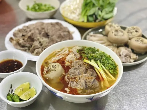 Hue beef noodle soup includes beef, pork sausage served with fresh chili and lemon spices. Photo: Thai Nguyen