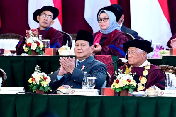 Presiden Prabowo Subianto hadiri acara sidang senat Universitas Kebangsaan Republik Indonesia (UKRI) di Bandung, Sabtu (18/10/2025). Foto: Mukhlis Jr./Biro Pers Sekretariat Presiden